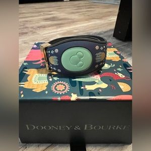 NWT Dooney and Bourke Emperors New Groove Llama Magic Band